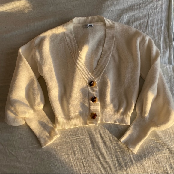 Slightly loved white long sleeve cropped top from Fashion Nova in size S - Picture 1 of 1